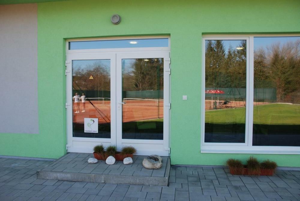 Penzion Rocket Club Lucenec Bagian luar foto
